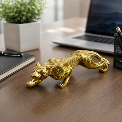 Closeup of detailed body and texture on Golden Jaguar Showpiece