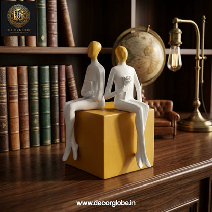 Romantic Couple Sculpture with Flower – Elegant Desk & Shelf Decor